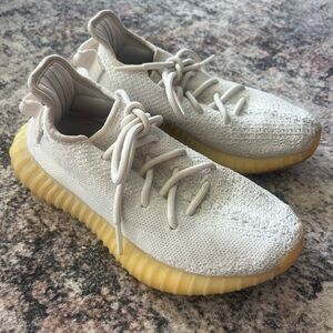Adidas Yeezy Boost 350 V2 in Cream size 5